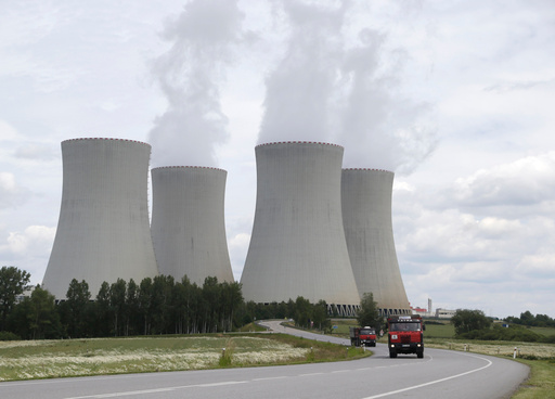 Czech power company ČEZ signs deal with Rolls-Royce SMR to prepare for first small nuclear reactor