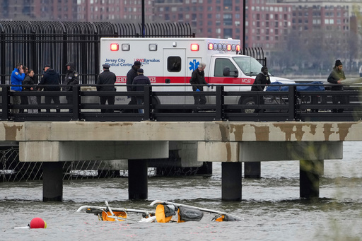 An NYC helicopter that crashed and killed 6 last year shows signs of bird strike, safety board says