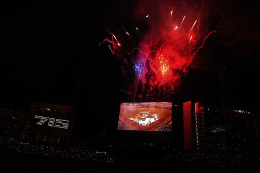 MLB honors Hank Aaron with recreation of record 715th homer during All-Star Game