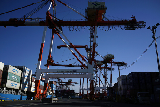 Survey shows Japan's business sentiment improving for a 5th straight quarter