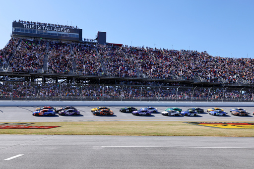 Kyle Larson extends Chase points lead with first NASCAR win at Talladega after last-lap scramble