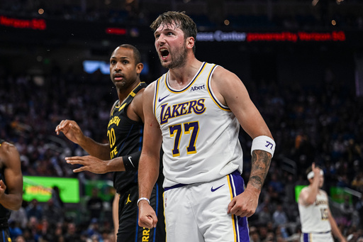 Stephen Curry scores 31 points and outduels Luka Doncic as Warriors come back to beat Lakers 112-95