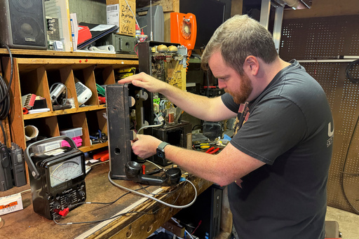 In Vermont, pay phones return free of charge in cellular dead zone