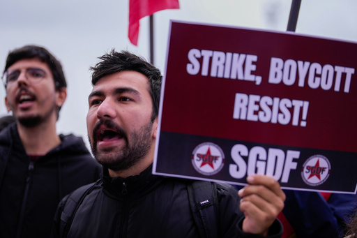 Dockworkers stage international strikes to denounce arms shipments and demand better conditions