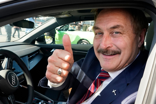 Donald Trump endorses 'Pillow Man' Mike Lindell for Minnesota governor