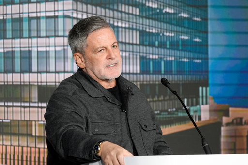 Dan Gilbert pledges $1 billion to redevelop Detroit's Renaissance Center