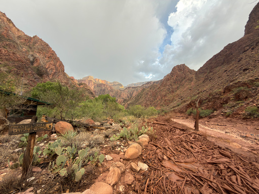 Grand Canyon flash flood leaves 1 dead and several missing or unaccounted for, park service says