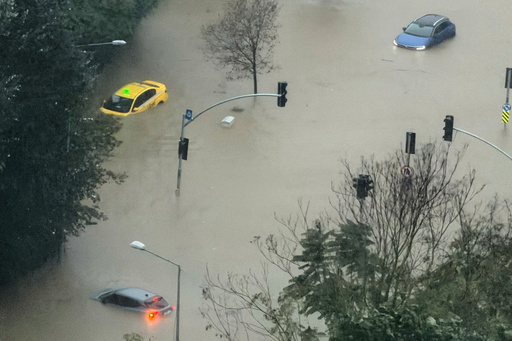 Heavy rain and flooding in Istanbul forces closure of schools