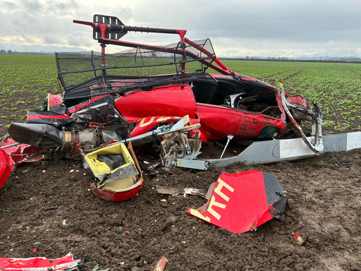 3 killed in helicopter collision that shut down part of an Oregon highway